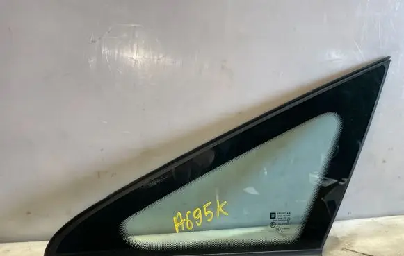 Opel Zafira B Front triangle window/glass 13123922