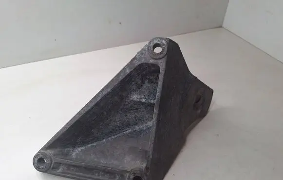 BMW 7 E65 E66 Engine mounting bracket 6758419 13807410