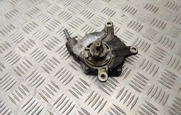 Toyota Avensis T250 Vacuum pump 18030684