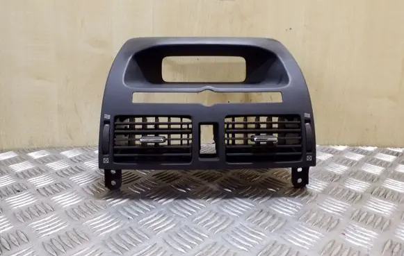 Toyota Avensis T250 Dash center air vent grill