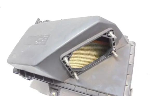 Mitsubishi Carisma Air filter box MB957381