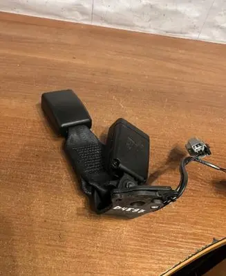 Jaguar XE Middle seatbelt buckle (rear) GX73613K21 D4597