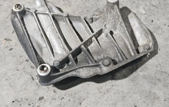 BMW 3 E92 E93 A/C compressor mount bracket 7556836