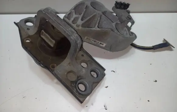 Renault Koleos I Gearbox mounting bracket