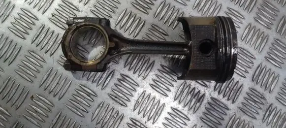 Hyundai Lantra II Piston with connecting rod G4GF