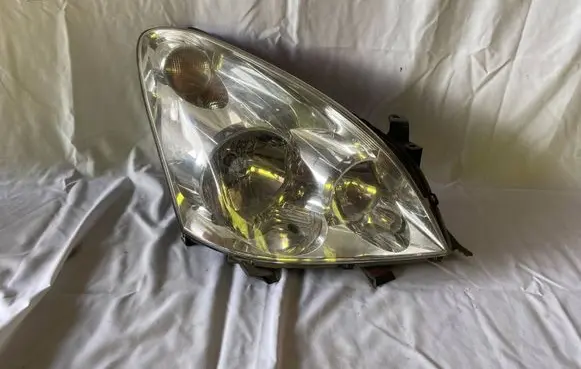 Toyota Corolla Verso AR10 Headlight/headlamp 81130-0F010
