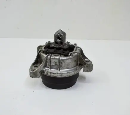 BMW 5 F10 F11 Engine mount bracket 6781562