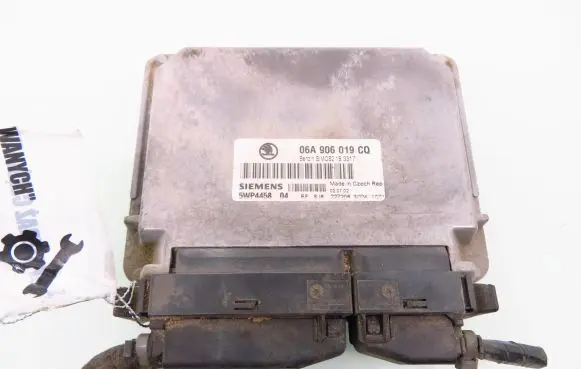 Skoda Octavia Mk1 (1U) Engine control unit/module 5WP445804 06A906019CQ