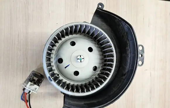 Opel Astra H Heater fan/blower 52421335 1525 070628