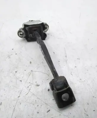 Skoda Octavia Mk2 (1Z) Front door check strap stopper