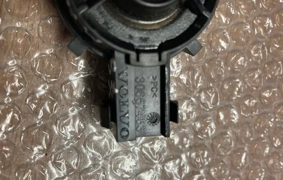 Volvo XC70 High frequency speaker in the rear doors 30657453