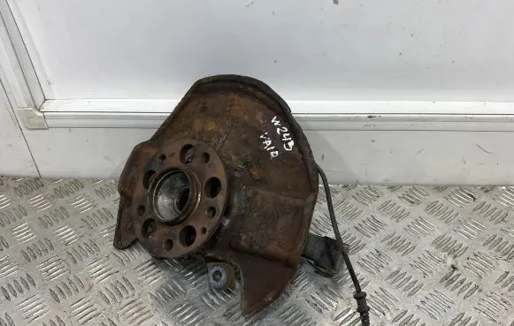 Mercedes-Benz B W245 Front wheel hub