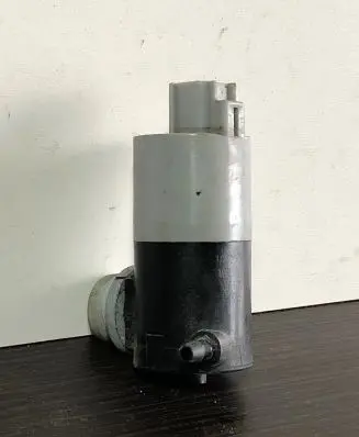 Toyota Avensis T270 Windscreen/windshield washer pump 1032551001 885530 8810074