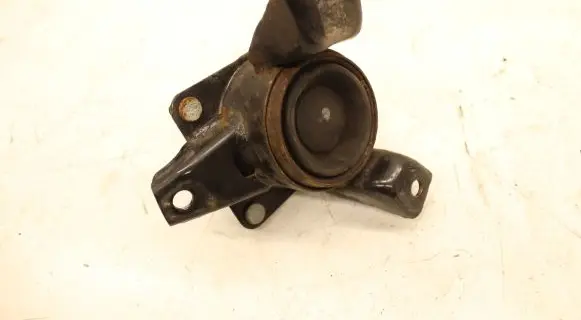 Hyundai Sonata Engine mount bracket BGP5858