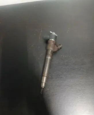 Volvo XC90 Fuel injector 30750283
