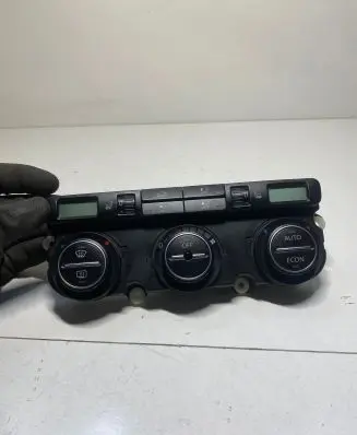 Volkswagen Touran I Climate control unit