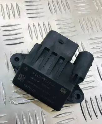 Mercedes-Benz E W211 Glow plug pre-heat relay A6429002800
