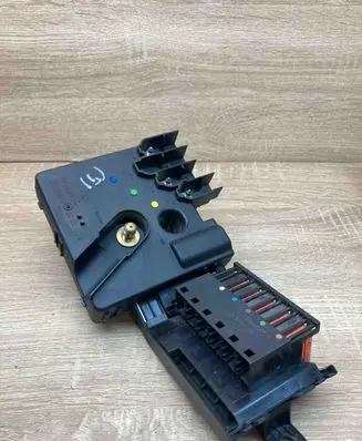 Mercedes-Benz E W211 Fuse module 2119820402 013948371