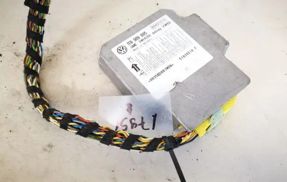 Volkswagen Touran I Airbag control unit/module 1t0909605 5wk43150