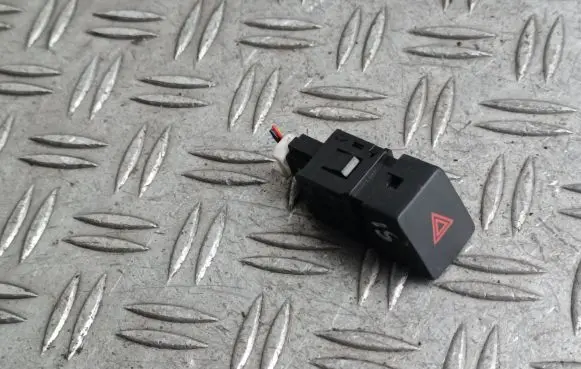 Nissan Qashqai Hazard light switch 299125472 02010