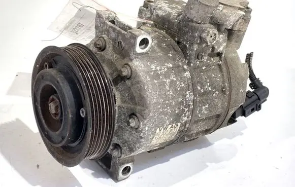 Volkswagen Touran I Air conditioning (A/C) compressor (pump) 1K0820803L