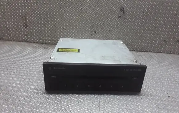 Volkswagen Touran I CD/DVD changer 8C7504642 1T0035110