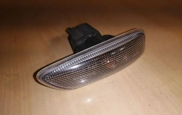 Volvo V70 Front fender indicator light