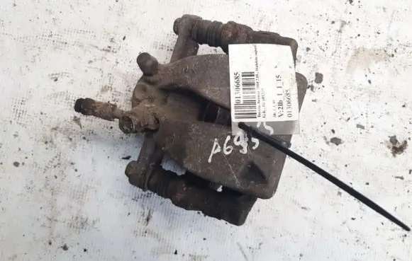 Toyota Avensis T250 Rear brake caliper y01339