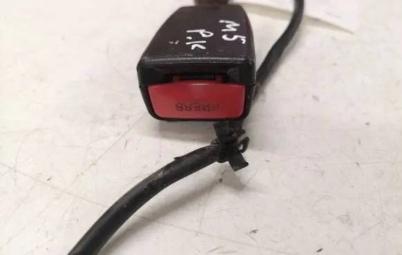 Mazda 5 Front seatbelt buckle