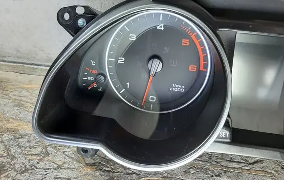 Audi A5 8T 8F Speedometer (instrument cluster) 555001620507