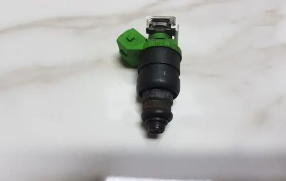 Audi A6 S6 C5 4B Fuel injector 078133551BB