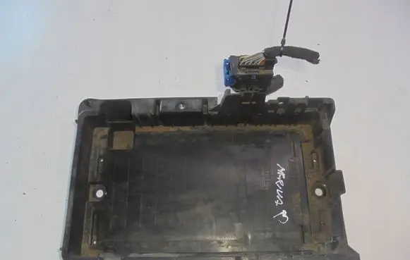 Opel Meriva B Battery tray 13312808
