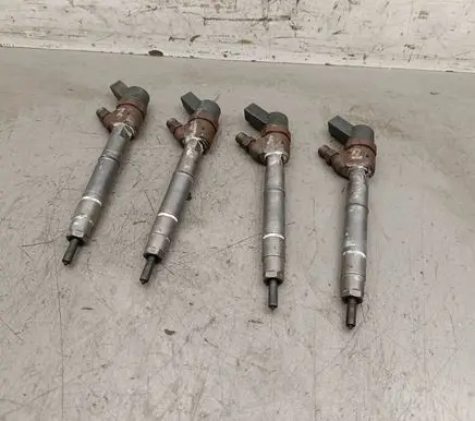 Mercedes-Benz A W168 Fuel injectors set 0445110116 A6680700987