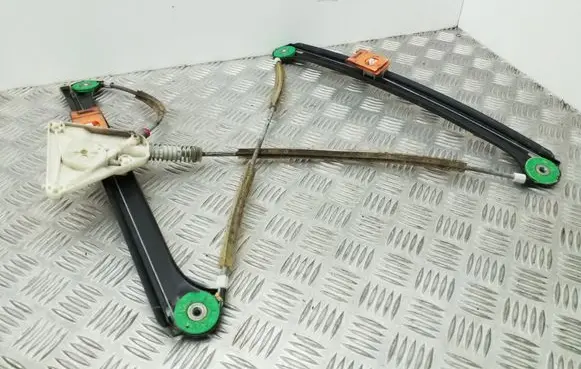 Front window lifting mechanism without motor