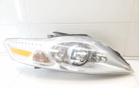 Ford Mondeo MK IV Headlight/headlamp