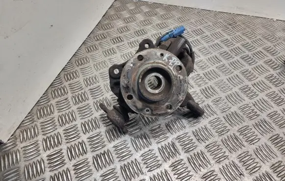 Citroen C3 Picasso Front wheel hub