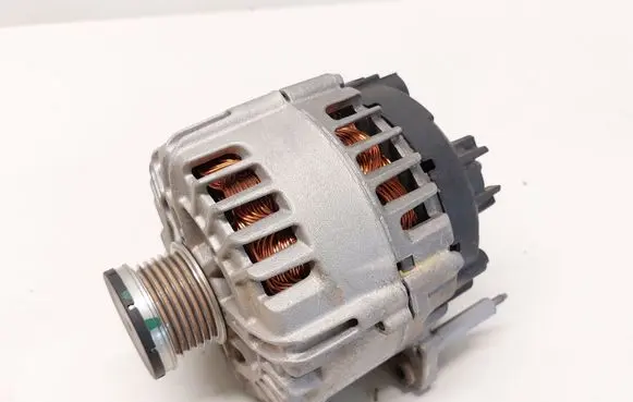 Volkswagen Golf VI Generator/alternator 03C903025D