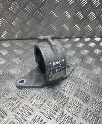 Toyota RAV 4 (XA50) Engine mount bracket