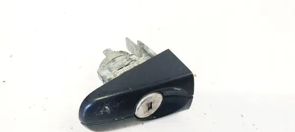 Ford Kuga I Front door lock (next to the handle) 