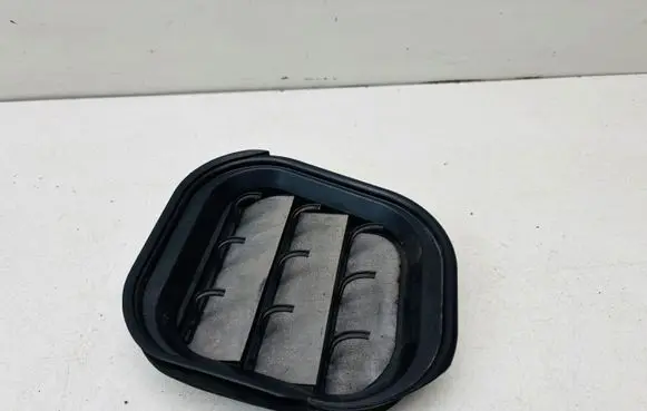 Volkswagen Touran II Quarter panel pressure vent 1T0819466C