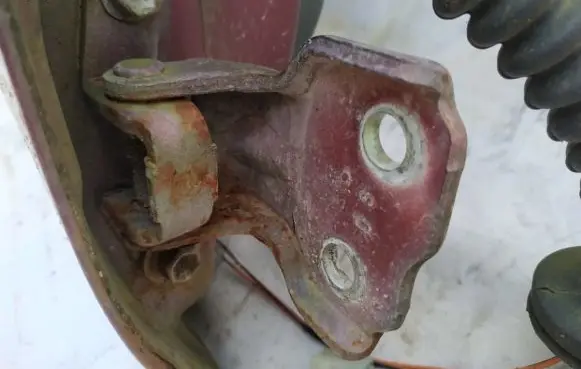 Suzuki Baleno EG Front door upper hinge