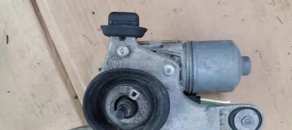 Citroen C4 II Picasso Wiper motor 9811384680