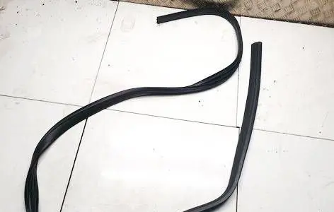 Ford Kuga I Rubber seal rear door 