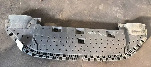 Peugeot 208 II Engine splash shield/under tray 9823206580