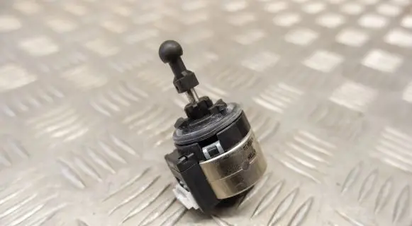 Tesla Model 3 Headlight level adjustment motor PL35LA24HL01 74862103AA 74862103
