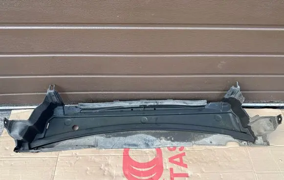 Volvo S60 Front bumper skid plate/under tray 09484067