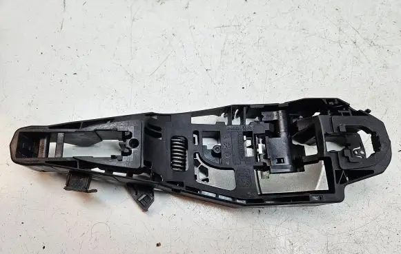 Peugeot 5008 II Front door exterior handle/bracket 9820341080