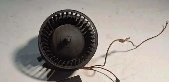 Volkswagen Golf III Heater fan/blower 1H1819021