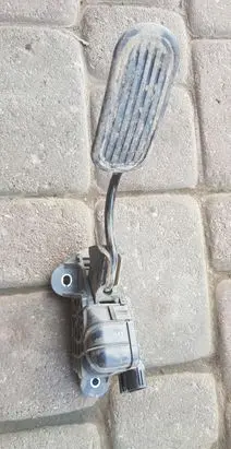 Toyota Hilux (AN10, AN20, AN30) Accelerator throttle pedal