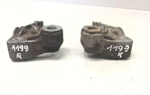 Mercedes-Benz CLS C219 Sway bar bush bracket, front A2113231226